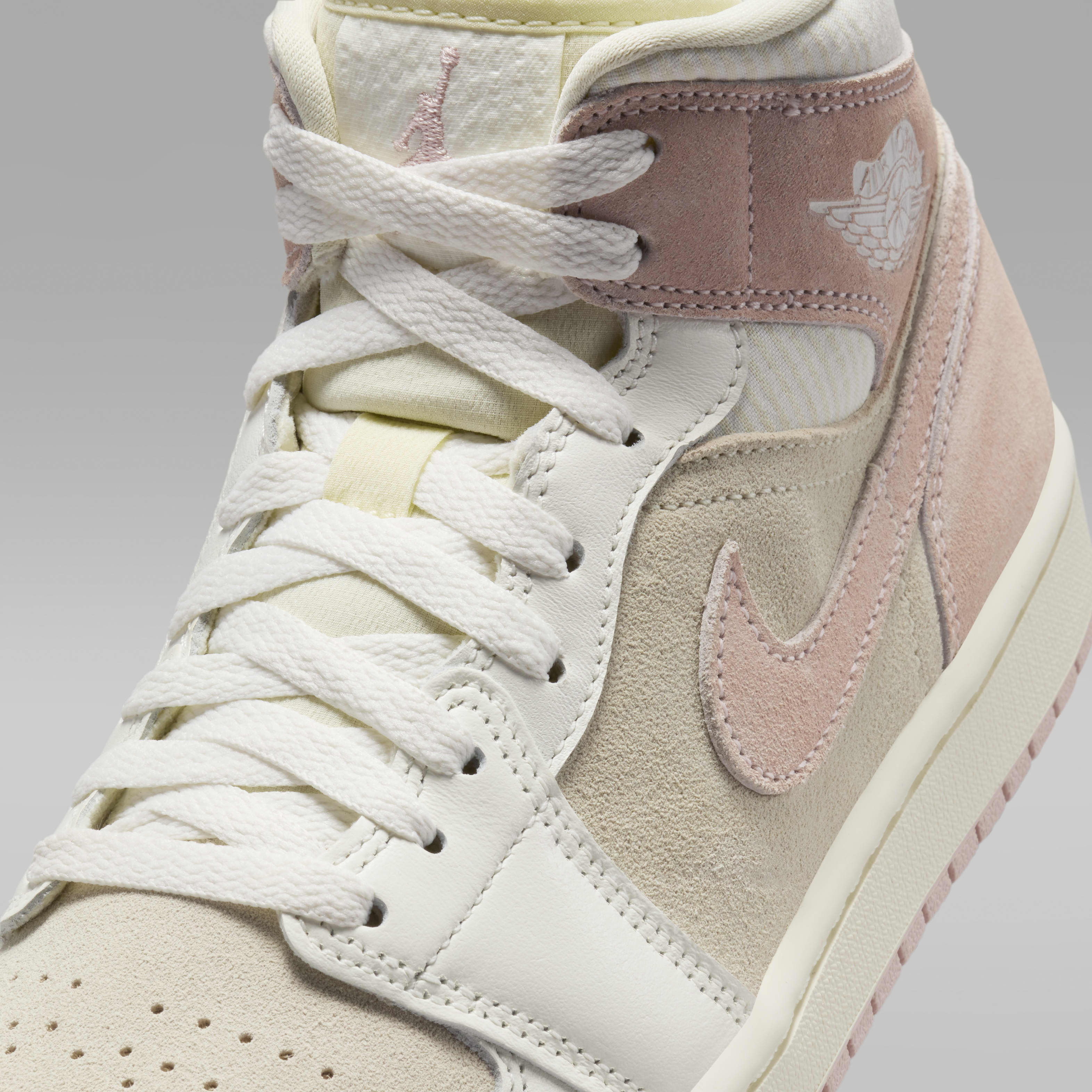 Aj 1 mid womens discount